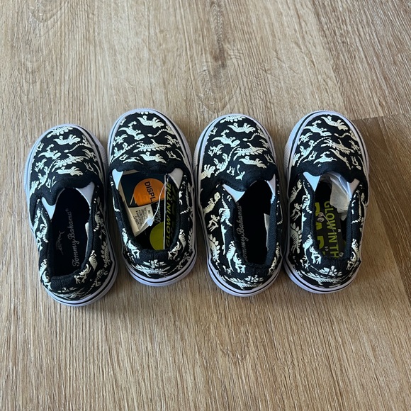Glow in the dark Dino slip ons - 5C - Picture 4 of 4